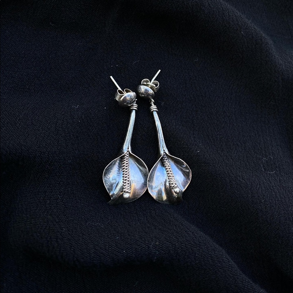 Vintage lily earrings